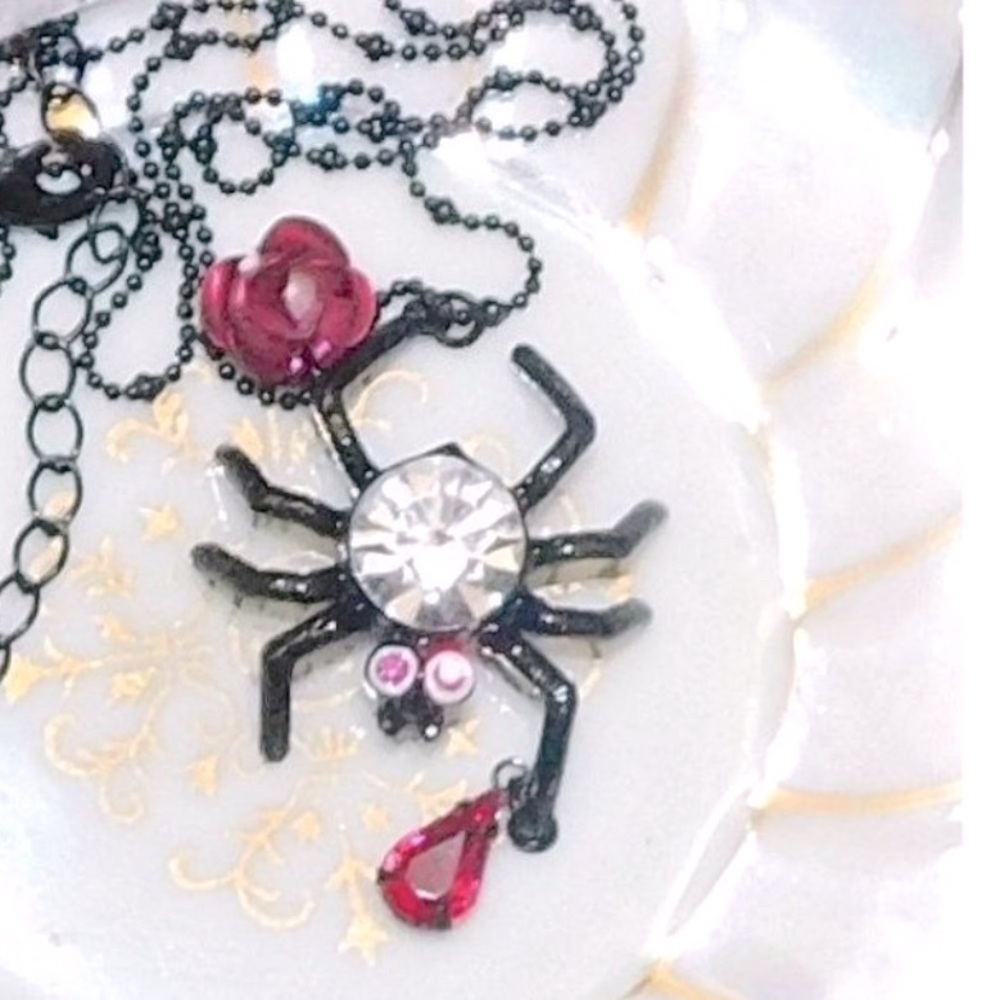 Betsey Johnson spider charm necklace pink black color. Halloween jewelry.